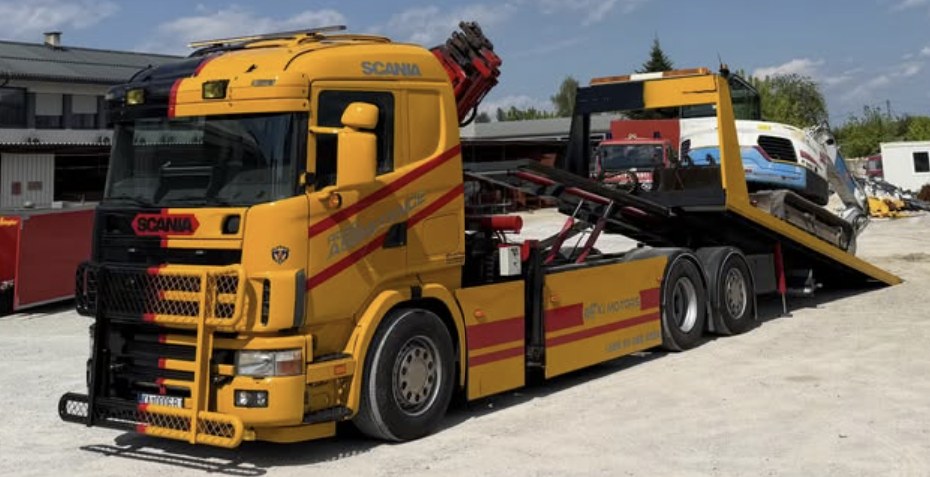 Boki Assistance Scania vučni kamion s dizalicom za transport radnih strojeva